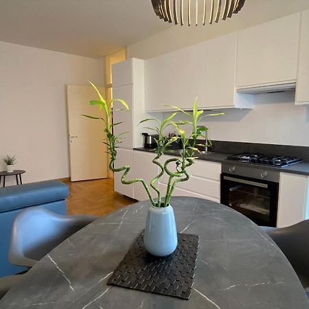 The Little Duck - Modern Apartment With Balcony โกโม ภายนอก รูปภาพ