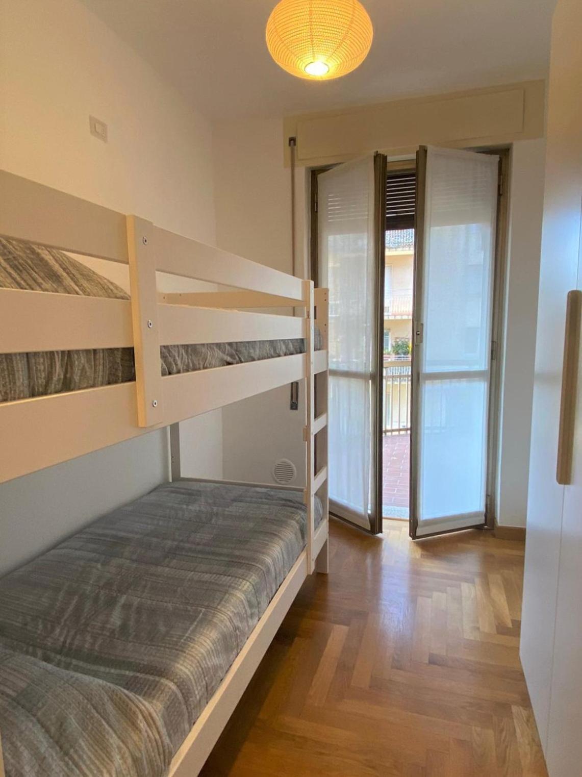 The Little Duck - Modern Apartment With Balcony โกโม ภายนอก รูปภาพ