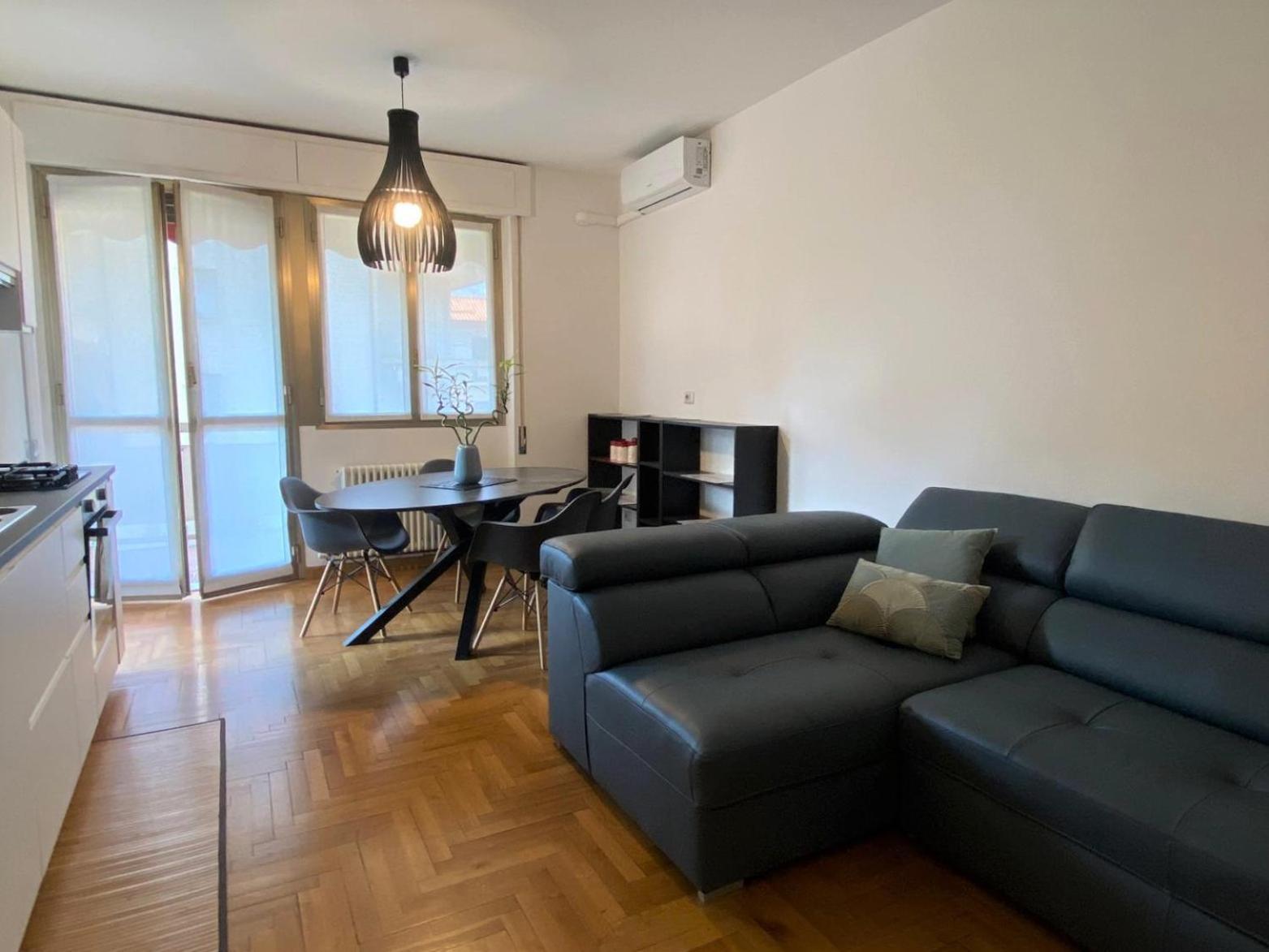 The Little Duck - Modern Apartment With Balcony โกโม ภายนอก รูปภาพ