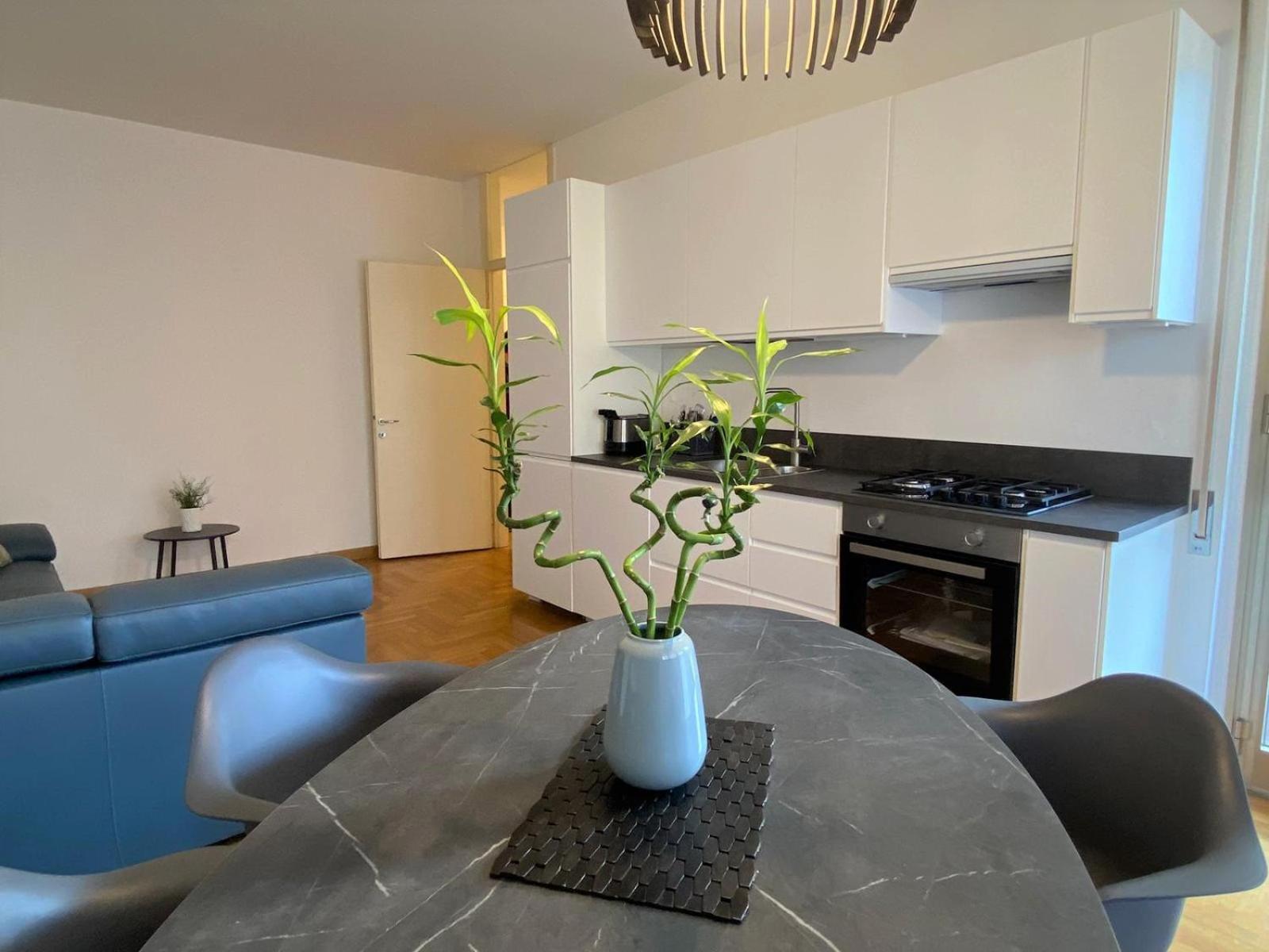 The Little Duck - Modern Apartment With Balcony โกโม ภายนอก รูปภาพ