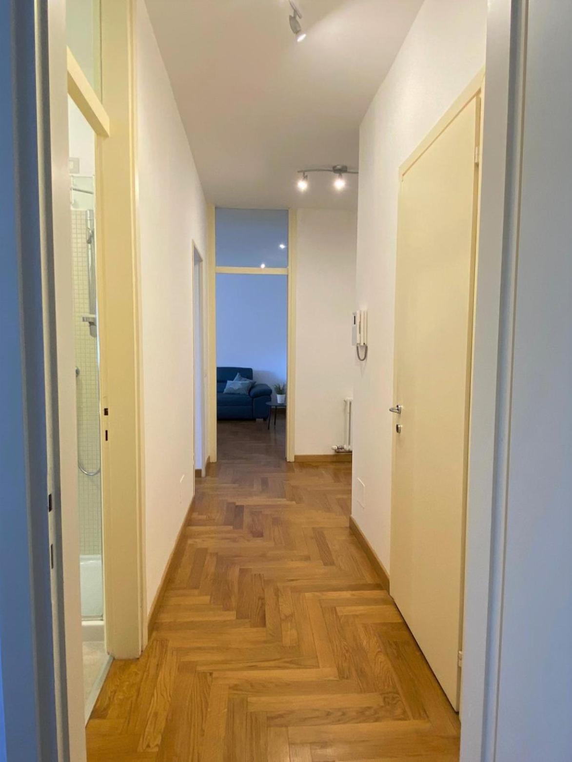 The Little Duck - Modern Apartment With Balcony โกโม ภายนอก รูปภาพ