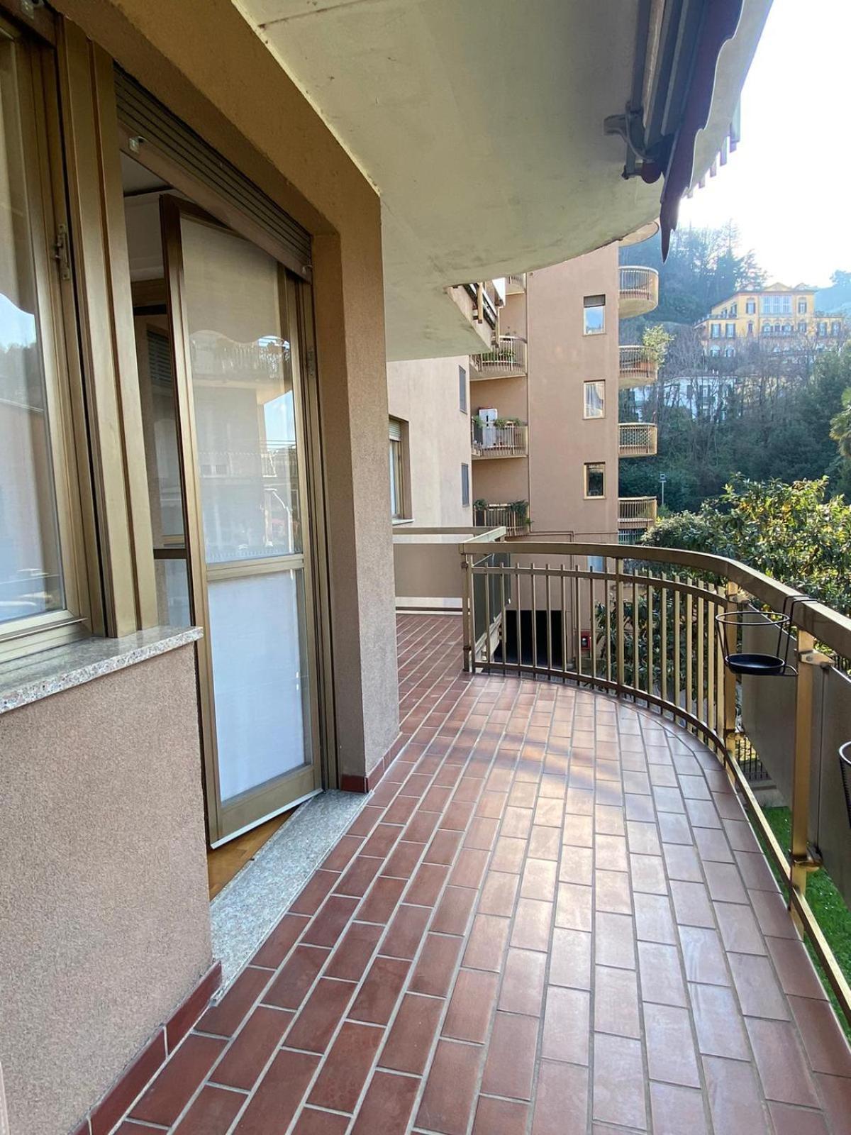 The Little Duck - Modern Apartment With Balcony โกโม ภายนอก รูปภาพ
