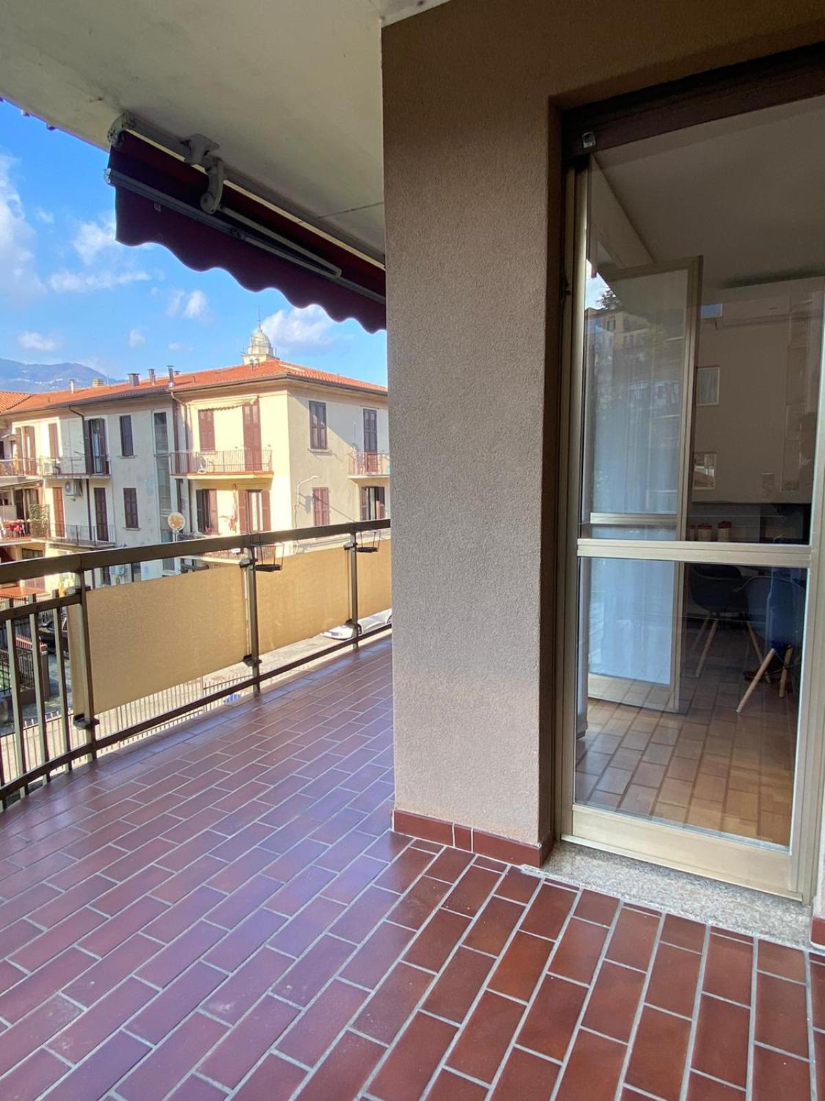 The Little Duck - Modern Apartment With Balcony โกโม ภายนอก รูปภาพ
